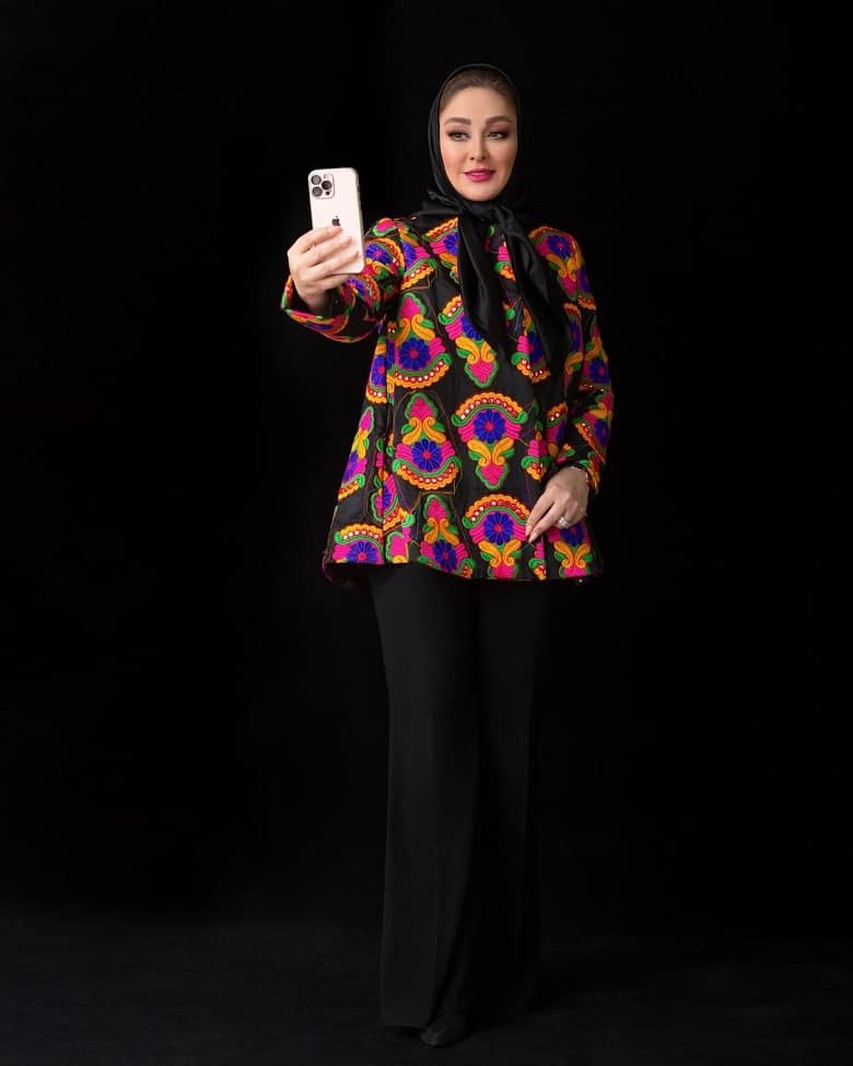 الهام حمیدی از مانتوی نوروزی رونمایی کرده است.