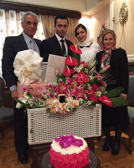 تیپ جالب "خانم مجری معروف" در جشن عقدش/ عکس تیپ جالب "خانم مجری معروف" در جشن عقدش/ عکس