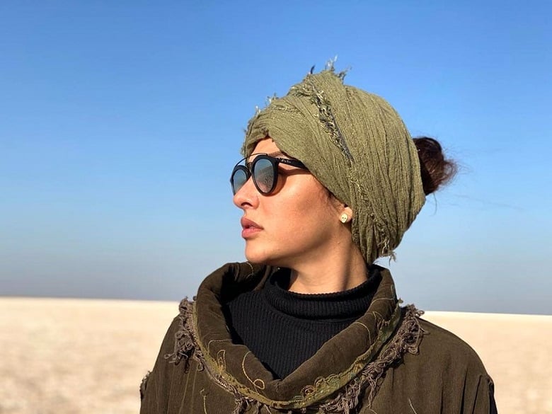 آناهیتا درگاهی با تیپی خاص کویرنوردی کرده است.