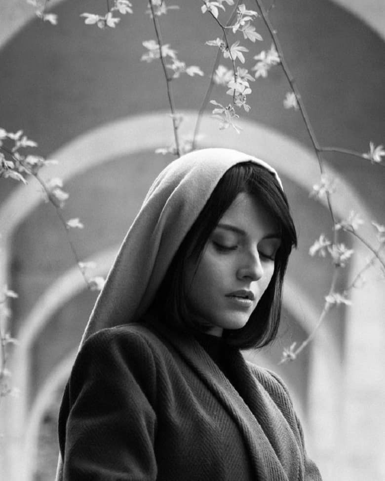 فاطمه مسعودی فر با سارای گرجی واقعی تفاوت دارد.