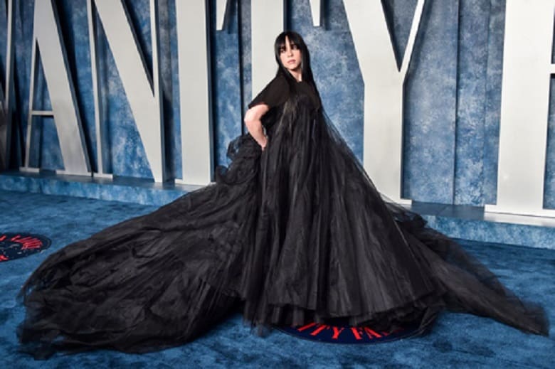 بازیگران در مهمانی پس از اسکار لباس‌های مجللی پوشیدند.