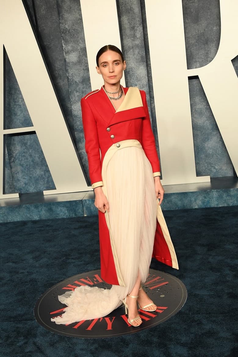 بازیگران در مهمانی پس از اسکار لباس‌های مجللی پوشیدند.