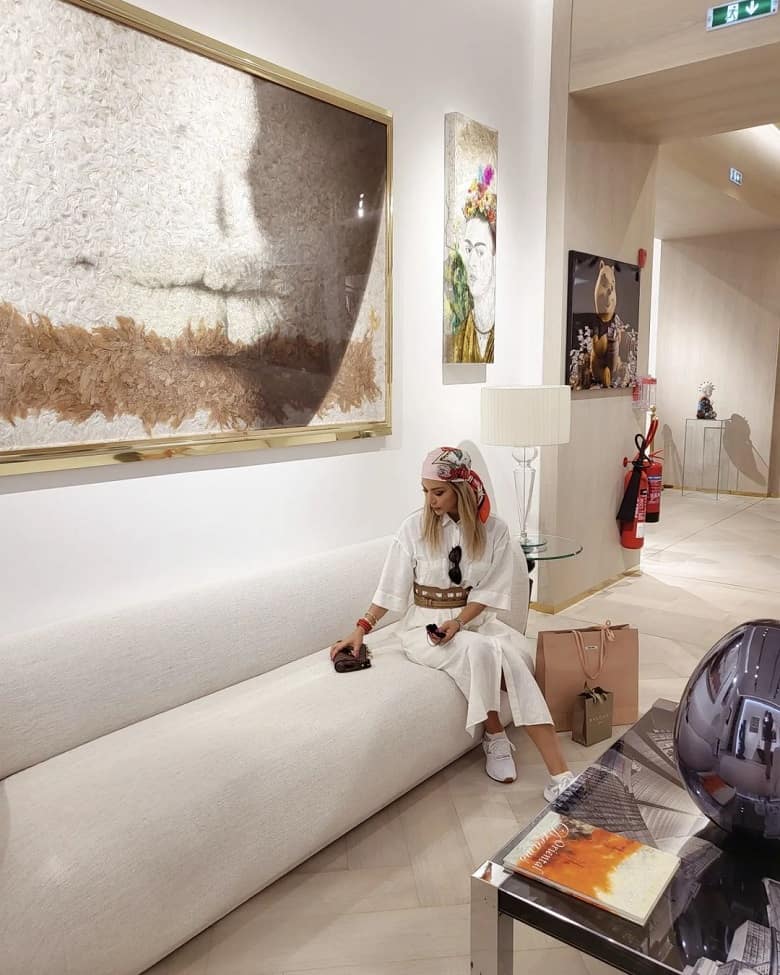 مینا مختاری همسر بهران رادان در قاب‌های لوکس حضور دارد.