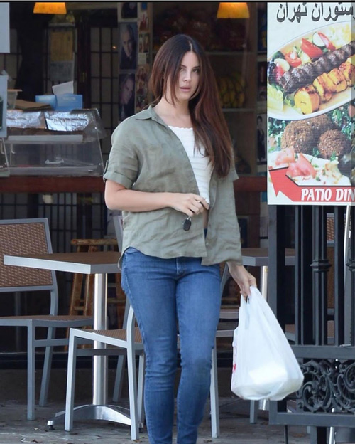 استایل خواننده آمریکایی در یک کبابی ایرانی!/عکس