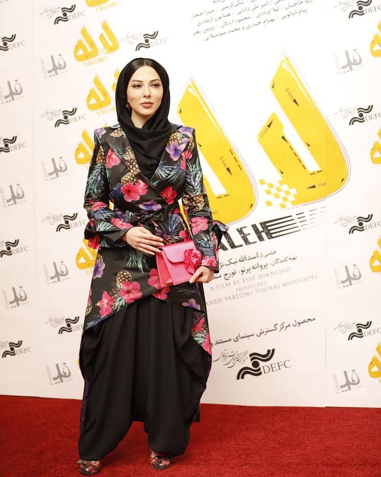 لیلا اوتادی با شلواری عجیب در مراسم عمومی دیده شده است.