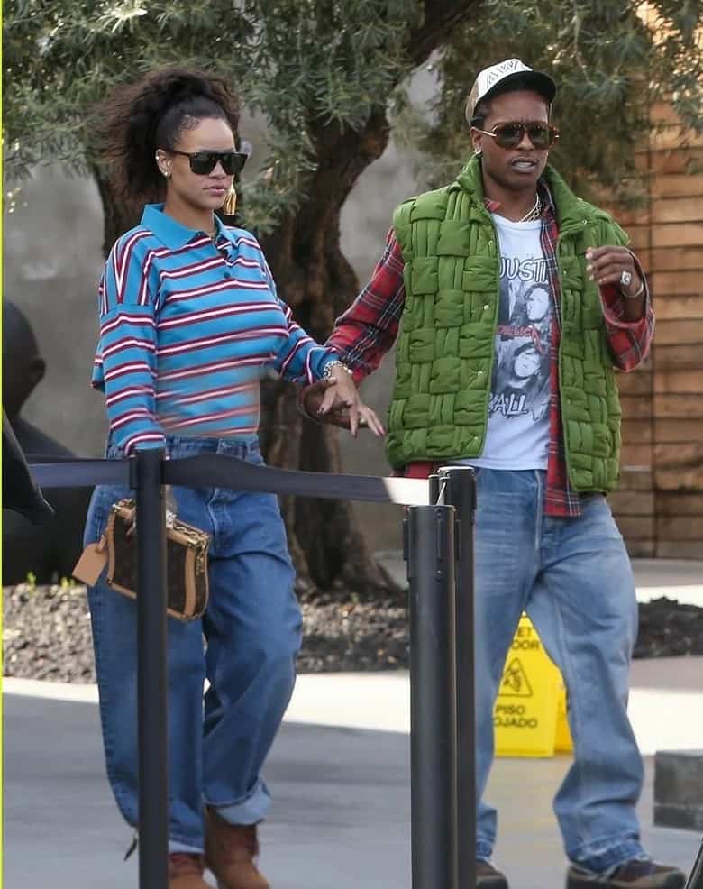 ریحانا در بارداری دومش تیپ جدیدی زده است.