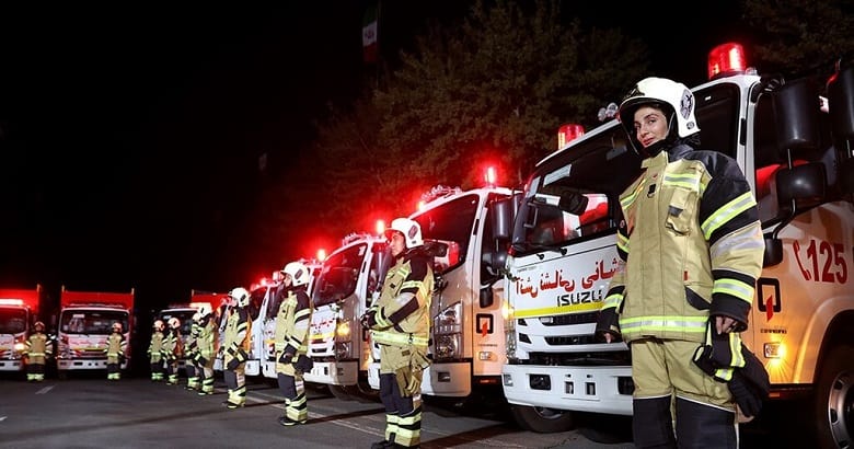 این ۱۶ نفر اولین آتشنشانان زن تهران شده اند.