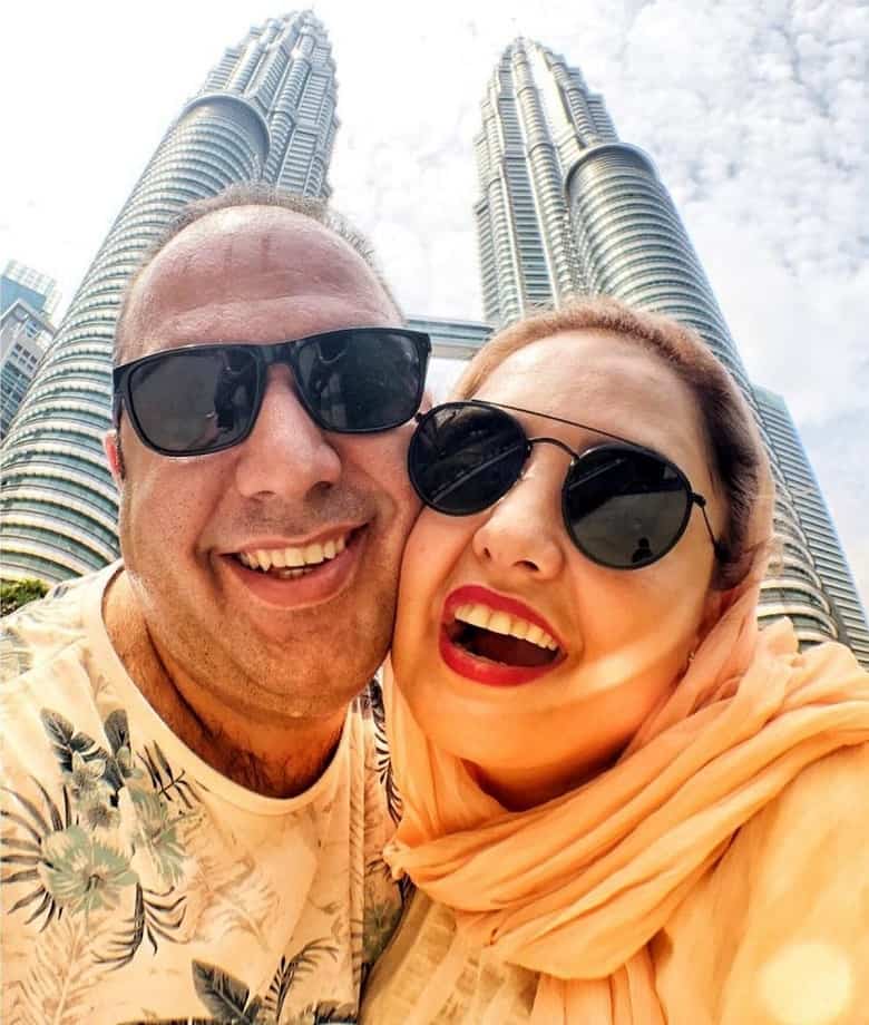 عکس/ تفریح پرخرج ستایش و علی اوجی با ماشین لوکسشان!