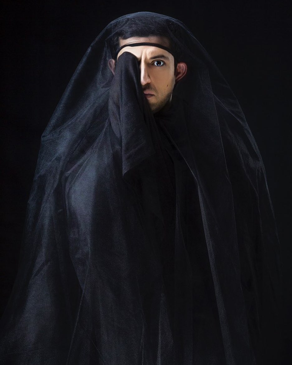 چرا “اشکان خطیبی” این عکس عجیب را از خودش منتشر کرد/ تصویر