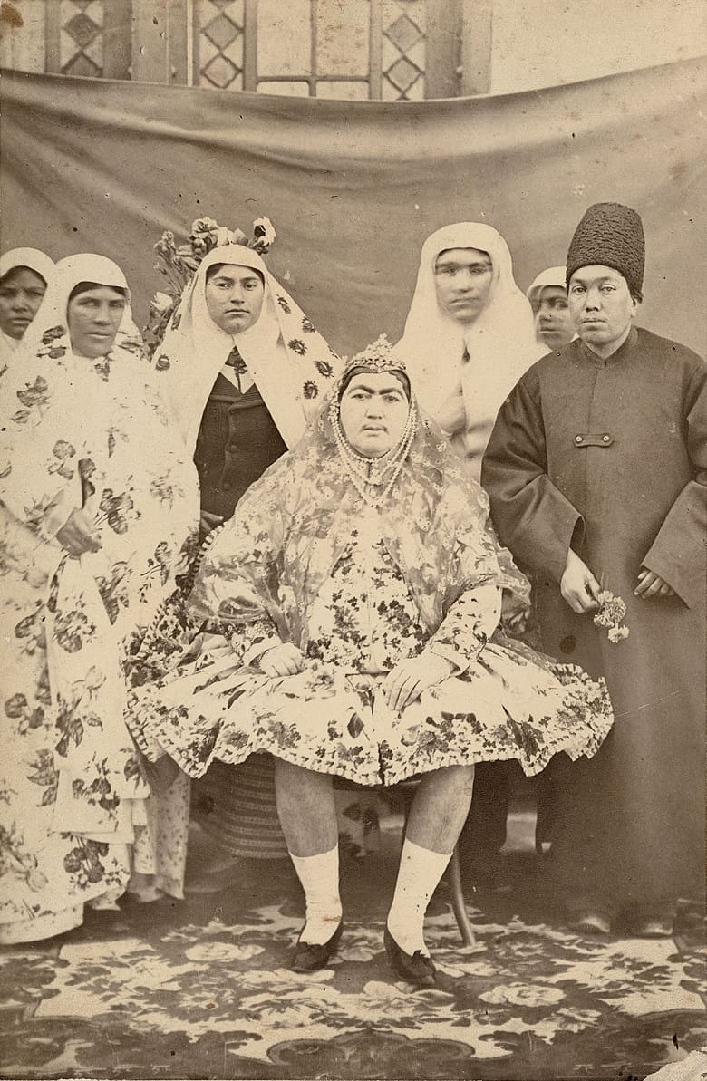 در زمان قاجار زنان چاق و سیبیلو را می‌پسندیدند.