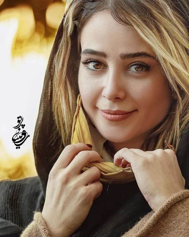 الناز حبیبی نقابش را پس زد!