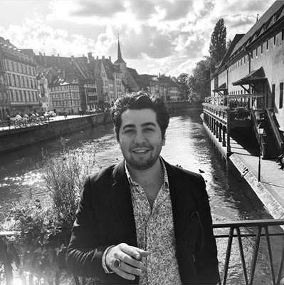 ایا می دانید این آقای مدل در خارج همان بازیگر “زی زی گلو” است/ عکس