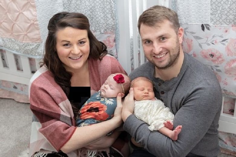 تصاویر/ تولد دوقلوها با ۸ هفته و ۱.۲۰۰ کیلومتر فاصله از دو مادر جداگانه!