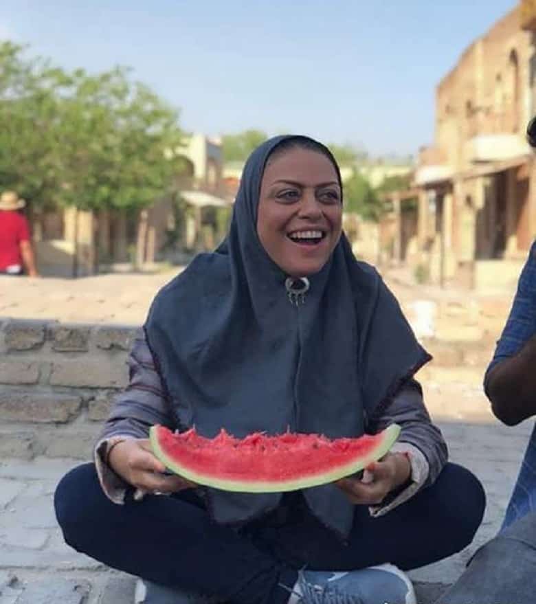 عکس/ وقتی خانم بازیگر هندوانه شُتُری می‌خورد!