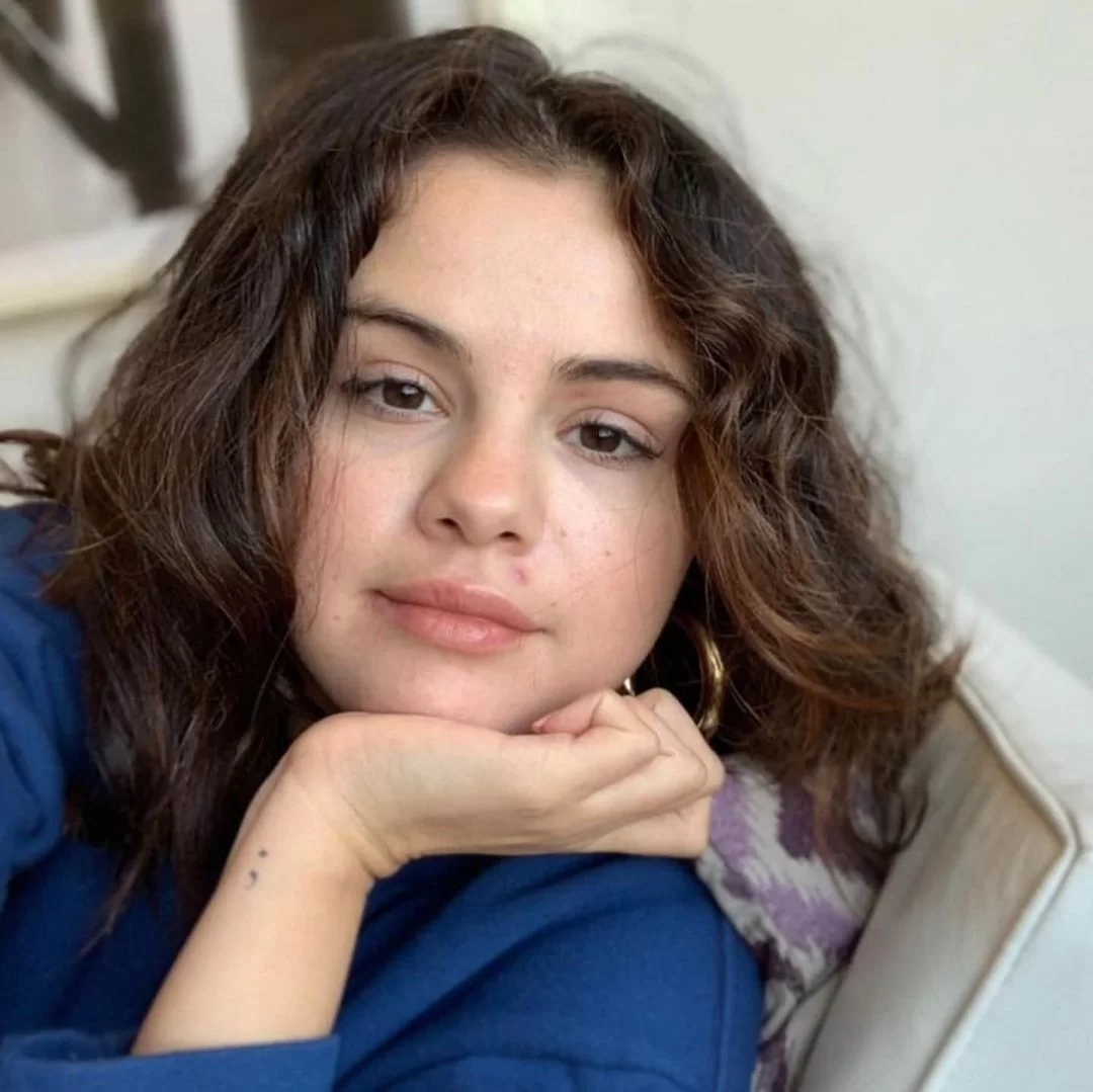 از دیدن چهره واقعی “سلنا گومز” بدون آرایش شوکه می شوید/ عکس