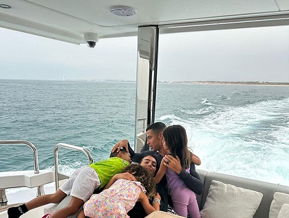 عکس‌هایی از تفریح لاکچری جورجینا و رونالدو