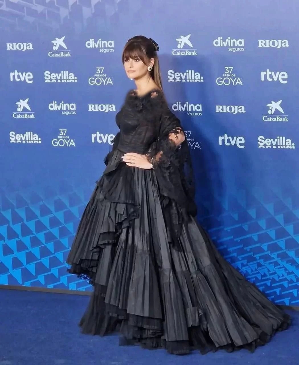 به تازگی عکس‌هایی از پنه لوپه کروز که در میان مخاطبان ایرانی هم طرفداران زیادی دارد در رویداد سینمایی گویا در اسپانیا منتشر شد.