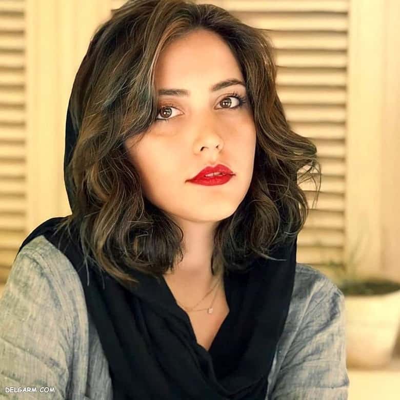 تصاویر/ تیپ و پوشش نائله عشق کوفی در دنیای واقعی