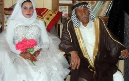 عکس گریه دار از دختر 28 ساله سر سفره عقد مرد 92 ساله پولدار/ تصویر