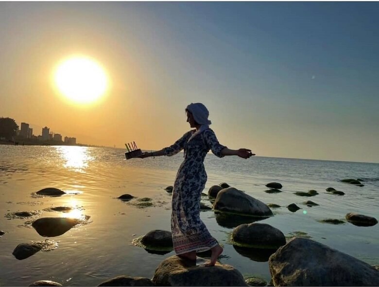 الناز شاکردوست با کیک تولد گرفت