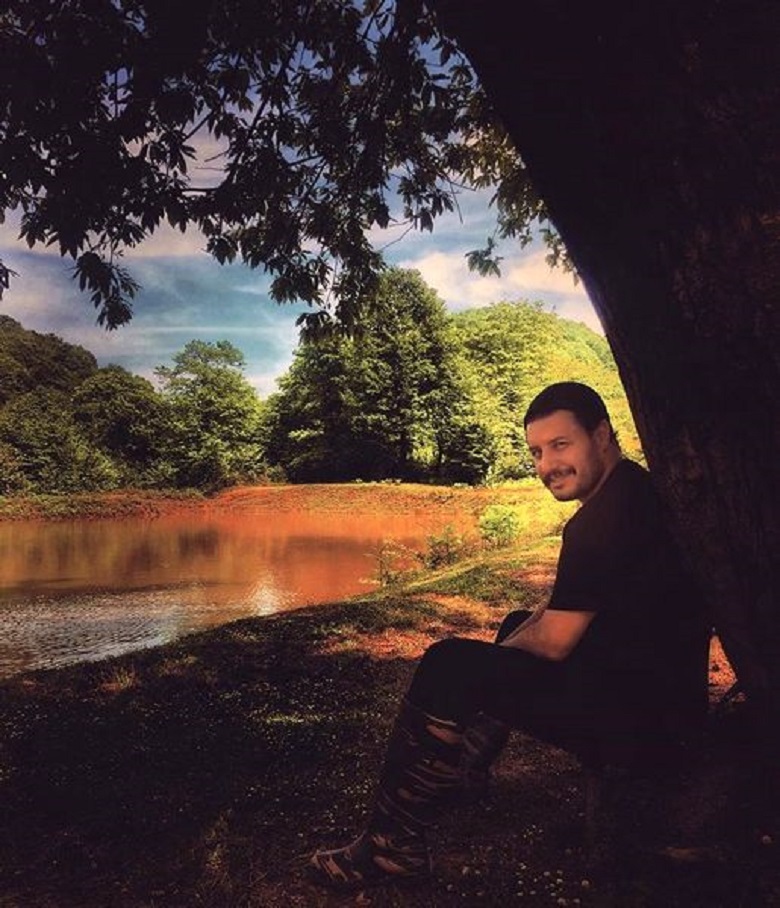 جواد عزتی پس از زخم کاری به طبیعت رفت