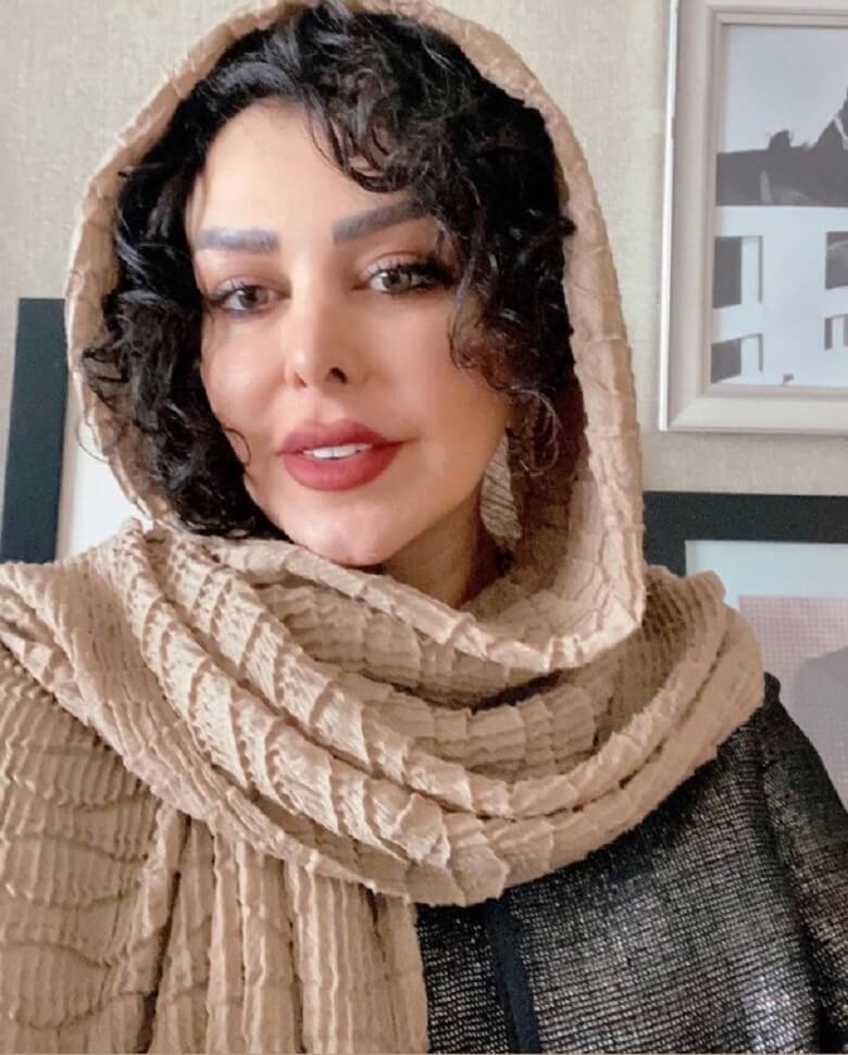 فلور نظری سلفی گرفت