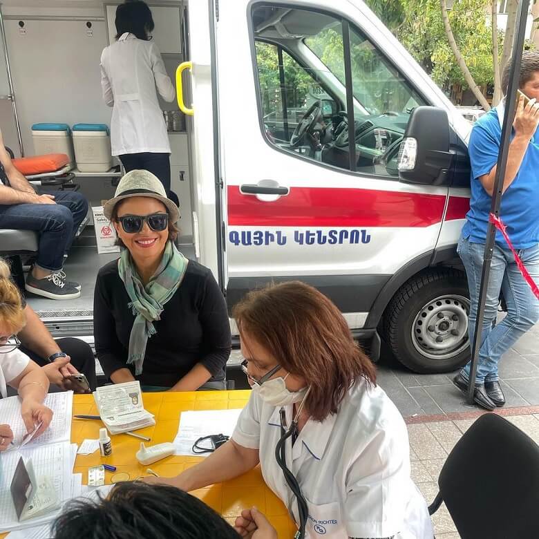 شبنم فرشادجو واکسن کرونا زد