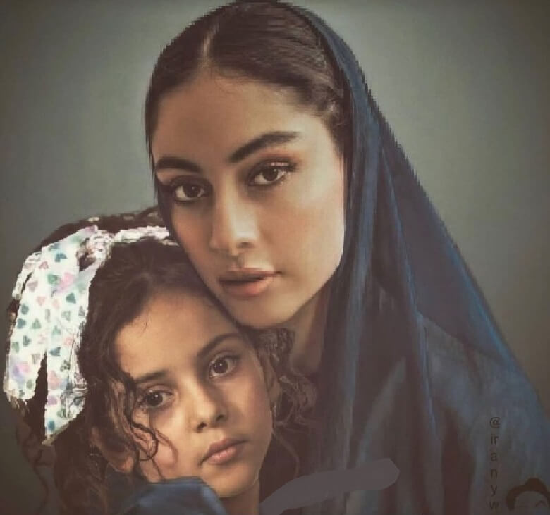 ترلان پروانه و کودکیش عکس گرفت.