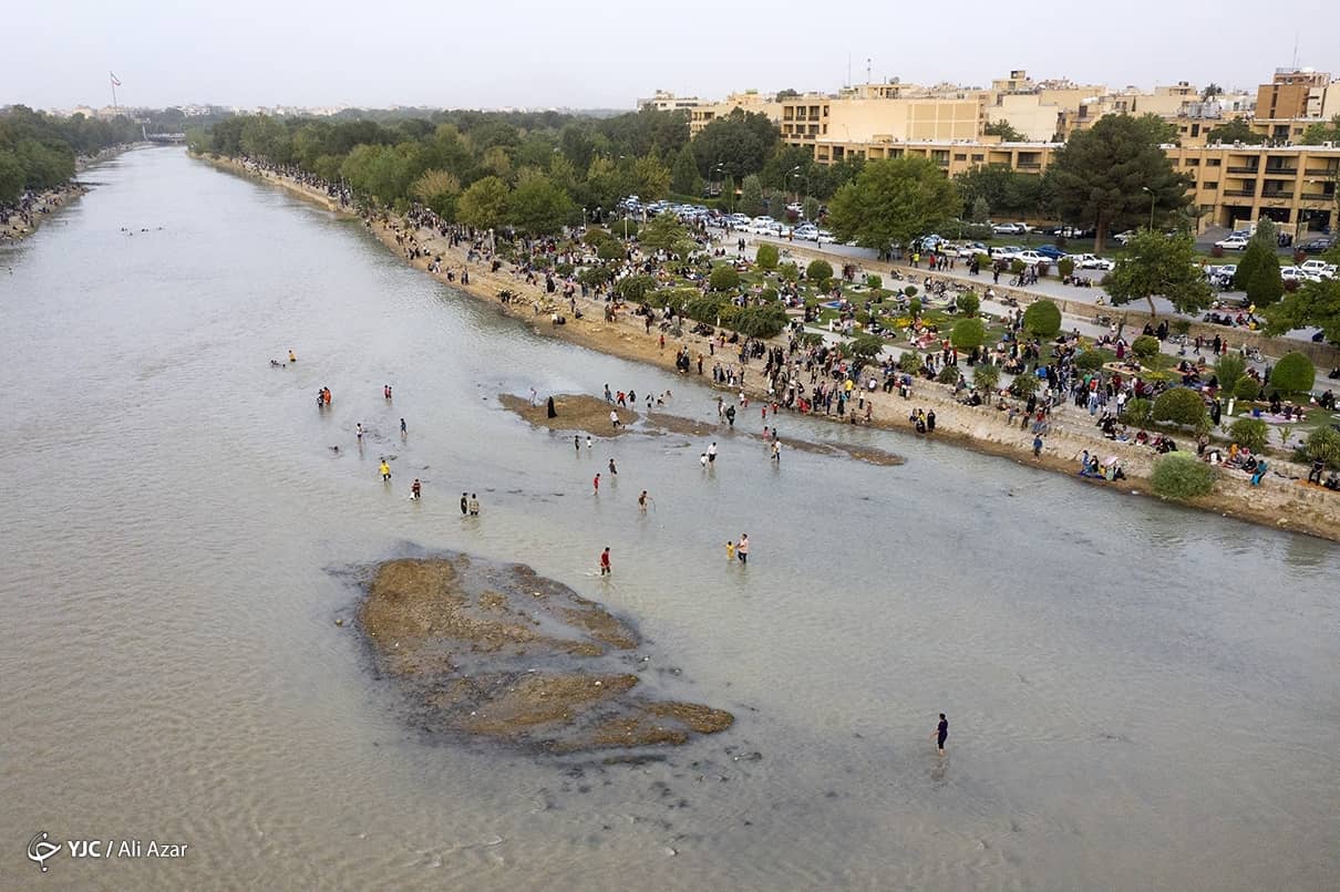 تصاویری جذاب از شوق مردم اصفهان با زنده شدن زاینده رود
