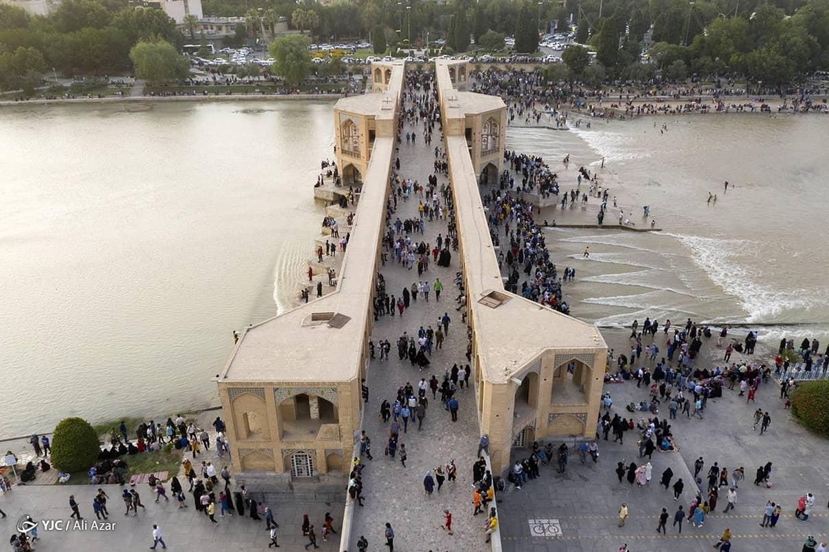 تصاویری جذاب از شوق مردم اصفهان با زنده شدن زاینده رود