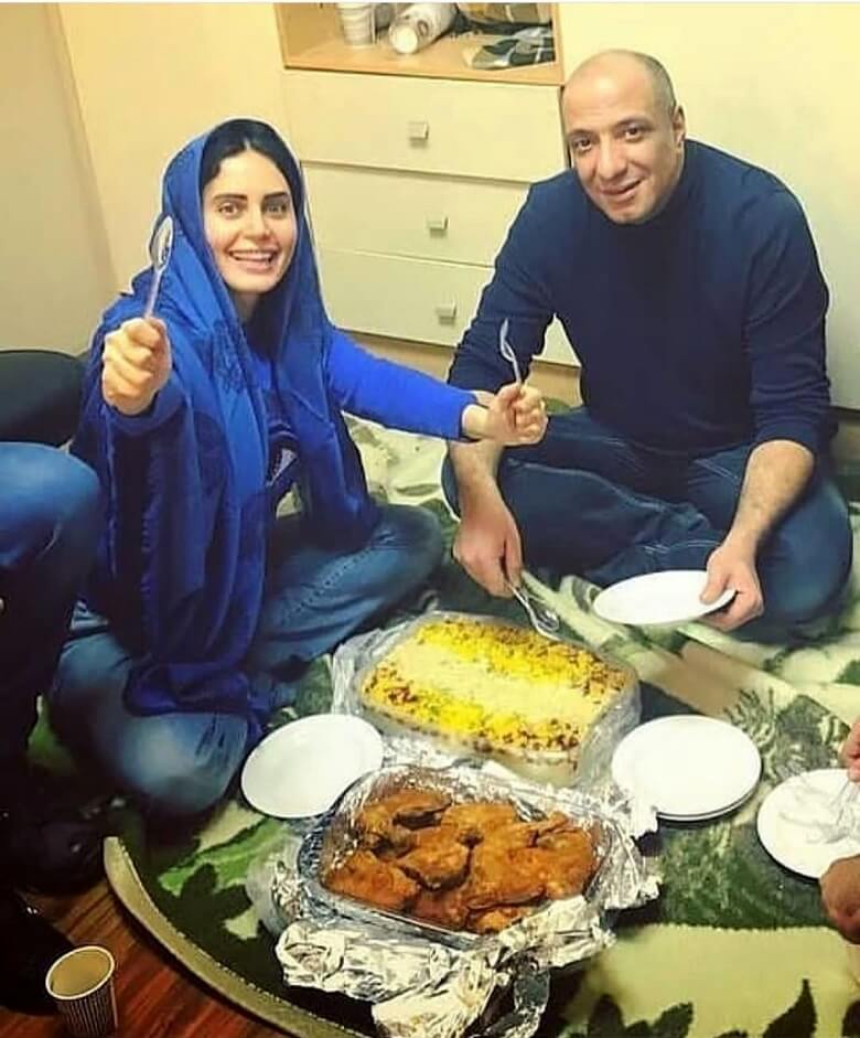 الناز شاکردوست و امیر جعفری پای سفره غذا دوستی صمیمی هستند.