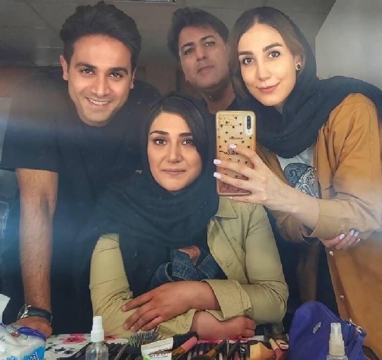 بازیگران ملکه گدایان اوقات خوشی دارند.