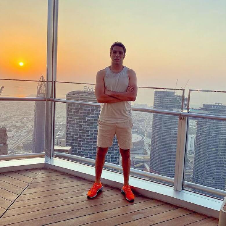 سپهر حیدری در برج‌های لاکچری خلیفه عکس گرفت.