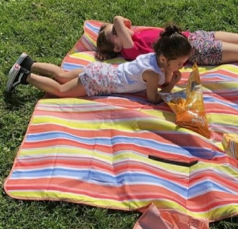 شاهرخ استخری با دخترهایش تفریح کرد.