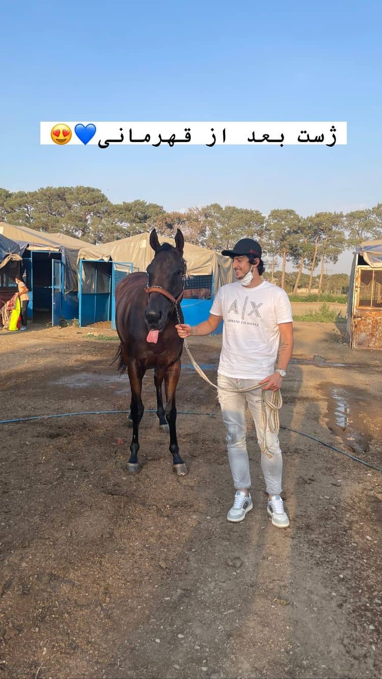 سردار با سرژیک ژست قهرمانی گرفت