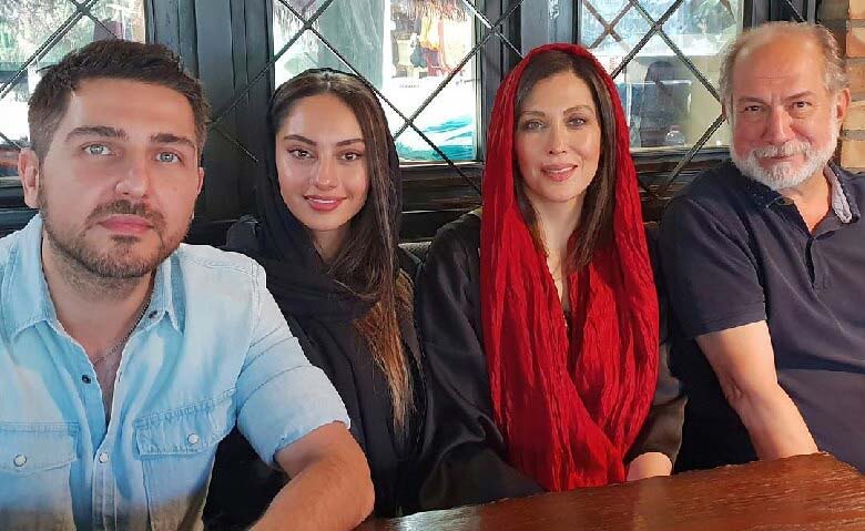 ترلان پروانه در کنار بزرگان سینما عکس گرفت.