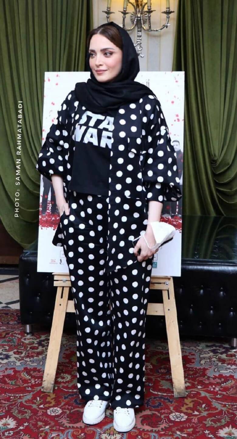 بهنوش طباطبایی با بلوز شلوار توپ توپی باحال دیده شد.