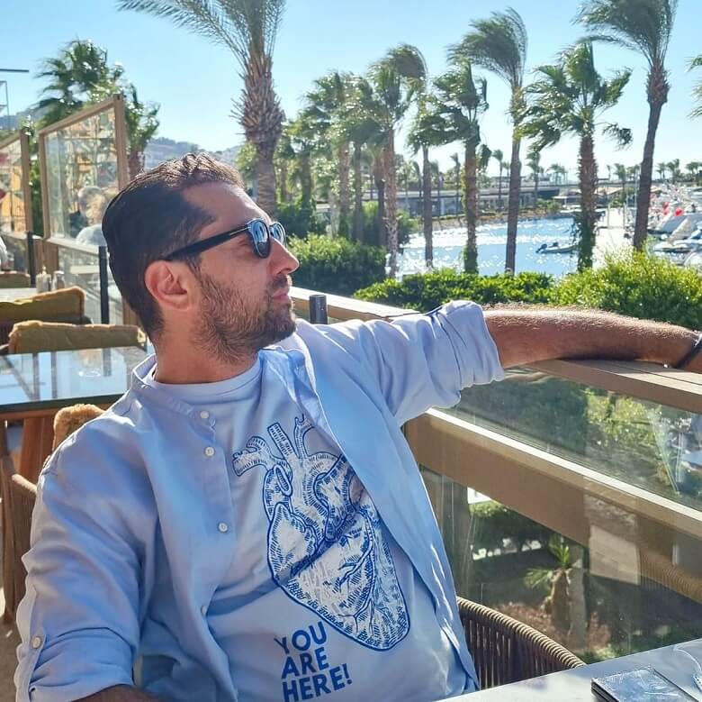 بهرام رادان در خارج از کشور گشت می‌زند.