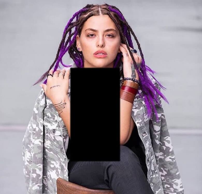 ریحانه پارسا با مدل موی عجیب و غریبش آرایش کرد.