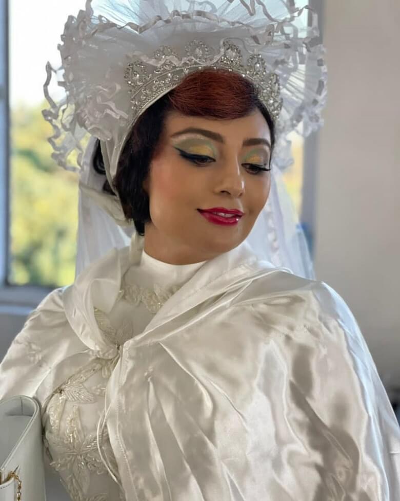 یکتا ناصر در لباس عروس ناز و عشوه آمد.