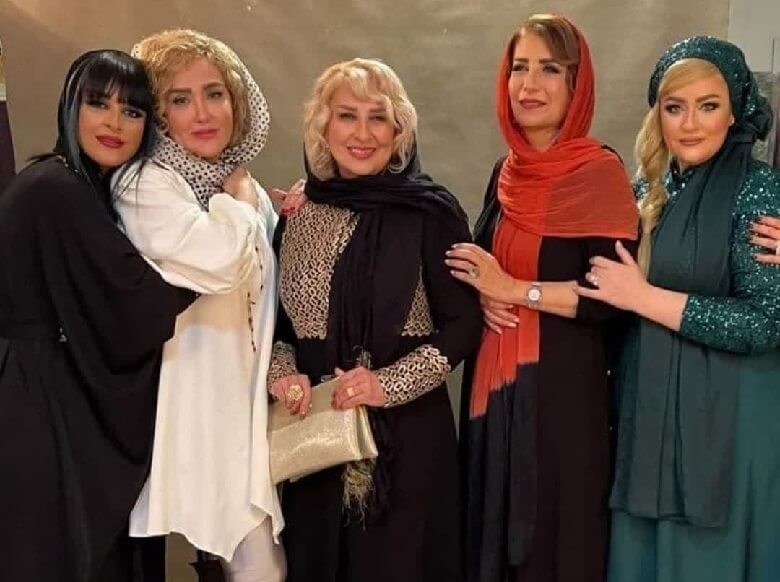 خانم‌های بازیگر در جشن تولد خودمانی نعیمه نظام دوست شرکت کردند.