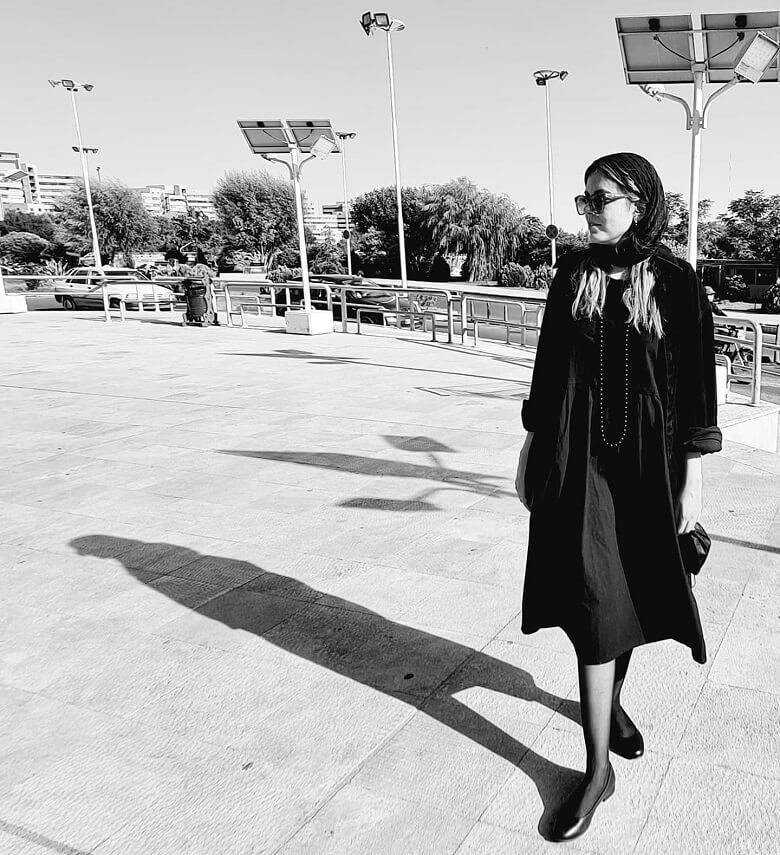 ماهور الوند در دل خیابان عکس جنجالی گرفت. ماهور الوند در دل خیابان عکس جنجالی گرفت.