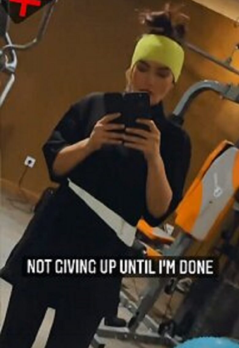 سحر قریشی هنگام تمرین تیپ جنجالی زد.