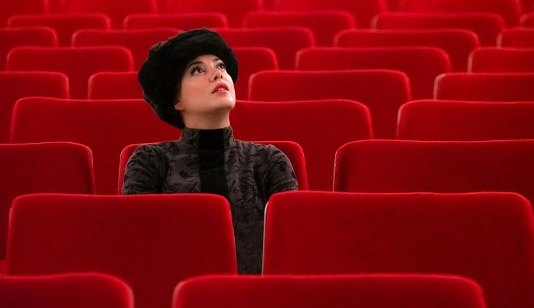 طناز طباطبایی در فضایی تماشایی تیپ خارجی زد.