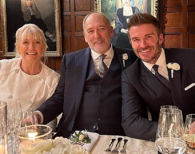 دیوید بکام ساقدوش پدرش شده است.